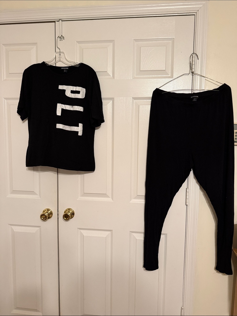 PrettyLittleThing Black Cropped Graphic Tee with Vertical Logo and Leggins